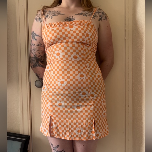 Flattering Orange Checker Flower Power Cute Mini Dress w/Leg Slits & Ruffle Bust - Picture 10 of 10